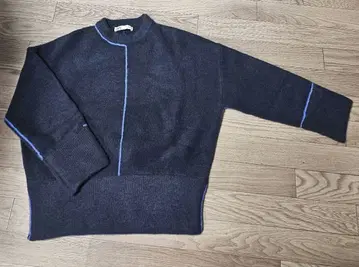 새상품급 ZARAH 네이비 긴팔 니트 파란 스티치