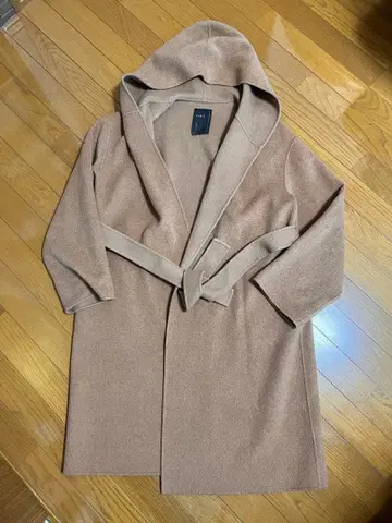 베이지 후드 부착 롱 코트