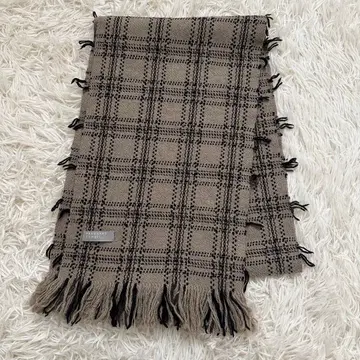 마가렛호웰 체크 무늬 머플러 베이지 블랙