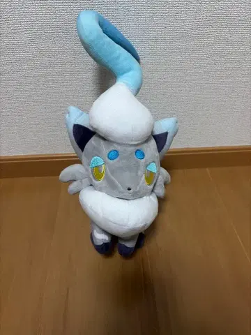 봉제 인형 포켓몬 센터 비취 조로 (색이 다른 모습)