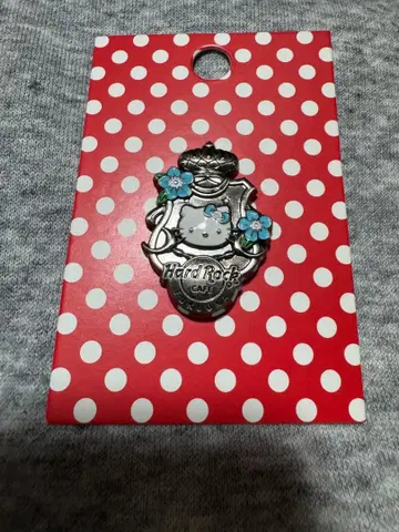 하드 록 카페 헬로 키티 핀 배지