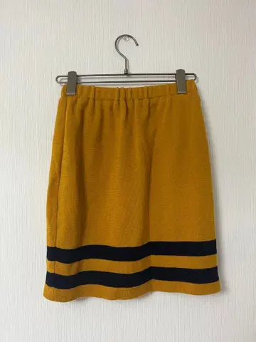 TMT x VIVIFY 타이트 스커트 머스타드 스트라이프