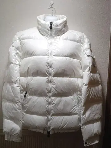 MONCLER 로고 화이트 다운 자켓