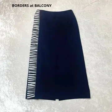 BORDERS at BALCONY 프릴 네이비 사이드 스커트