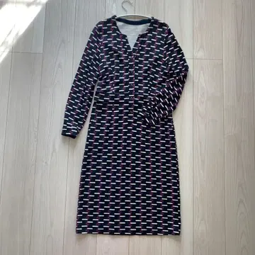기하학 패턴의 긴팔 롱 원피스
