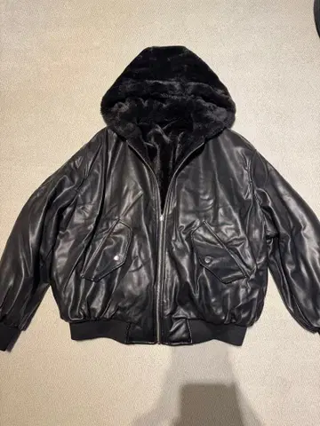 ZARA 인조 가죽 봄버 자켓