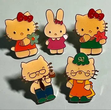 헬로키티 레트로 핀 배지