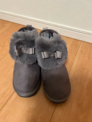 Angelique 리본 포함 중간 보아 숏부츠 (L)