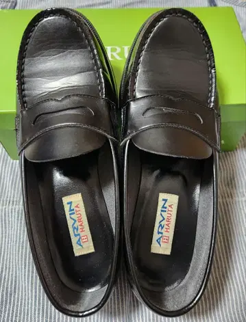 HARUTA ARVIN 블랙 가죽 로퍼