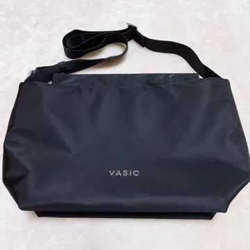 VASIC 바지크 Day-To 버킷 숄더백 블랙