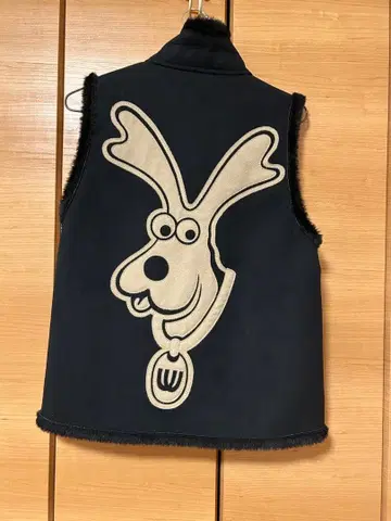 M.U 스포츠 애니멀 무늬 블랙 보아 베스트 F 사이즈