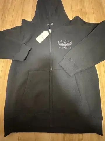 AVIREX 프론트 로고 자수 후드티