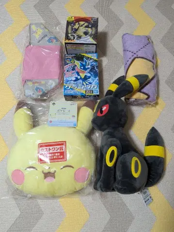 포켓몬 블래키, 피카츄 봉제 인형과 피규어 등 굿즈 세트