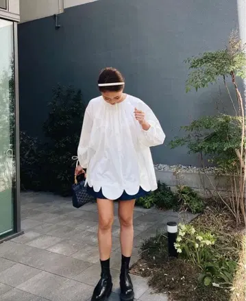 새상품급 rosymonster 스캘럽 볼륨 블라우스