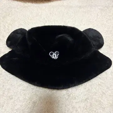 미키마우스 귀달린 블랙 퍼 모자