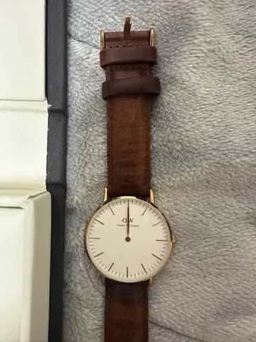 다니엘 웰링턴 손목시계 브라운 가죽