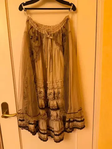 로코코 레이스 사용 스커트