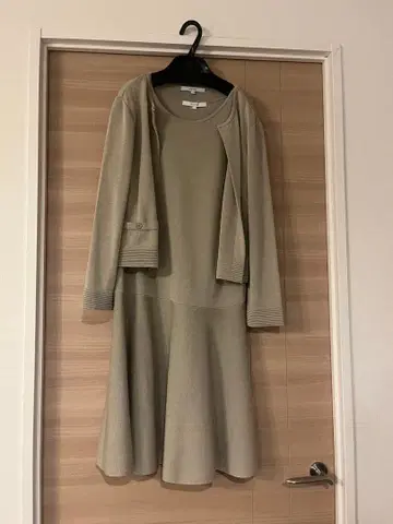 UNTITLED 베이지 드레스 세트 사이즈 2