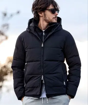 블랙 후드 부착 다운 자켓