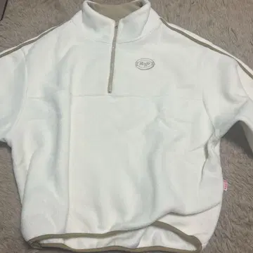 화이트 플리스 하프 지퍼 트레이닝복