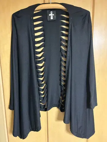 크롬풍 블랙 컷 아웃 디자인 롱 가디건 고스 펑크