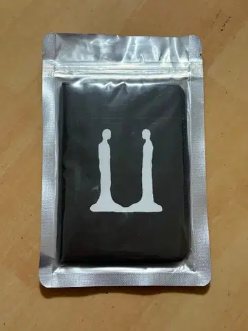 G-DRAGON ubermensch 여권 케이스