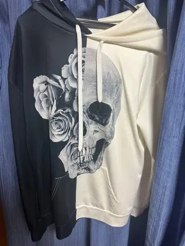 스컬과 장미 디자인 후드티