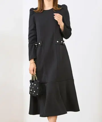 프리마셰릴 따뜻한 속기모 프릴 펄 장식 플레어 원피스