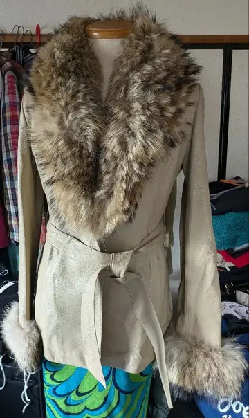 러블레어 / 퍼 옷깃 베이지 가죽 하프