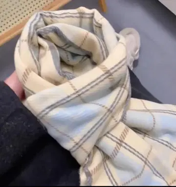 체크 무늬 프린지 머플러