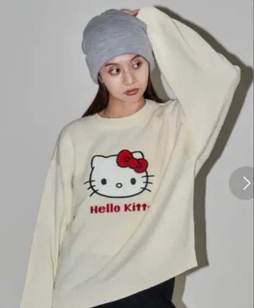 [클리닝 완료] PUBLUX Hello Kitty 화이트 스웨터