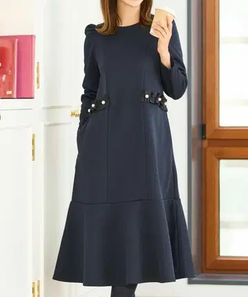 프리마셰렐 따뜻한 속기모 프릴 펄 장식 플레어 원피스