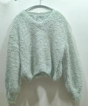 민트 그린 V넥 스웨터