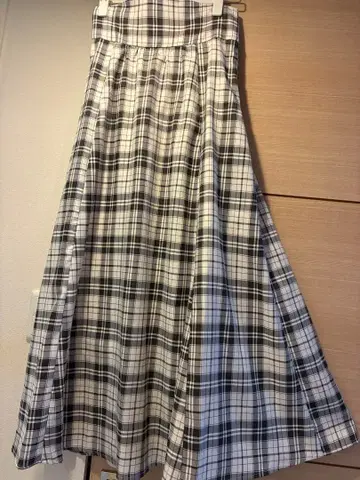 R1EXXY 체크 무늬 플레어 스커트