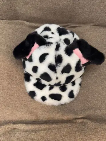 귀 달린 복슬복슬 모자 화이트 블랙 반점