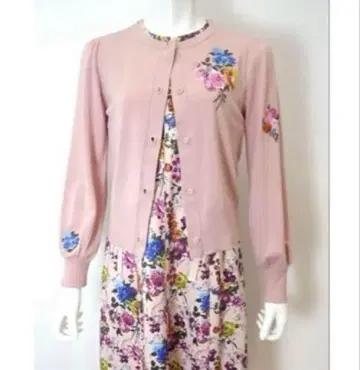 슈퍼 뷰티 플라워 자수와 펄 비쥬 버튼이 귀여운 가디건