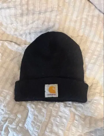 Carhartt와 Prest의 블랙 니트 모자