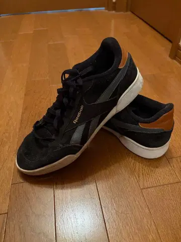 Reebok 스웨이드 스니커즈 블랙/오렌지