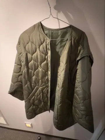 올리브 그린 퀼팅 자켓