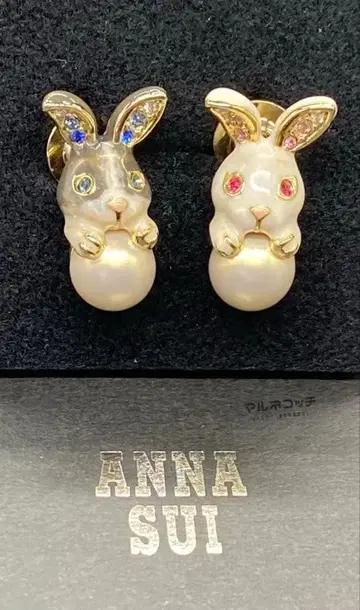 안나수이 보름달을 안은 사이좋은 토끼 핑 브로치 세트 토끼 브로치