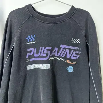 PULSATING 블랙 맨투맨