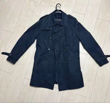 네이비 더블 브레스트 트렌치코트