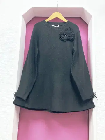 슈퍼 뷰티 가슴 부분 모티브 퍼프 슬리브 니트 튜닉