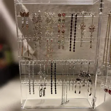 다색 금속제 귀걸이 세트