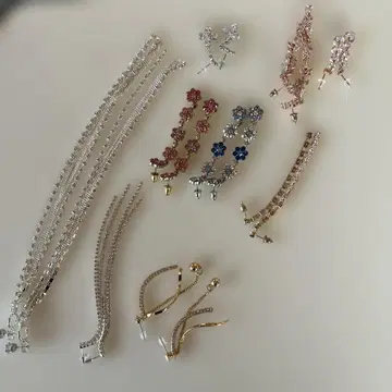 다색 금속제 귀걸이 세트