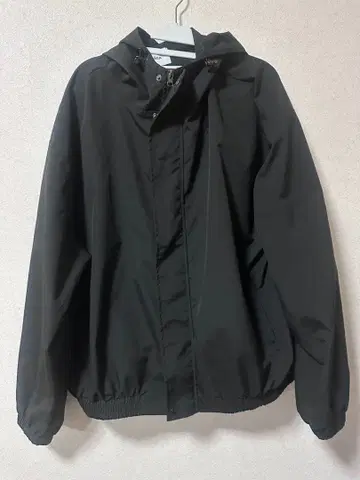 YACA 블랙 후드 부착 점퍼