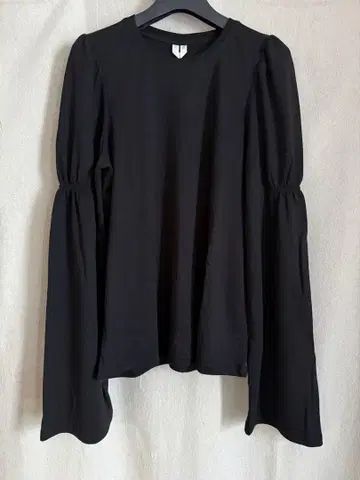 ARKET 블랙 벌룬 슬리브 긴팔 T셔츠 M