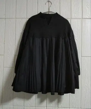 프로즈베일 케이블 니트 절개 플리츠 블라우스 도킹 니트