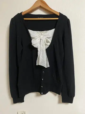 FJER 블랙 리본 포함 가디건