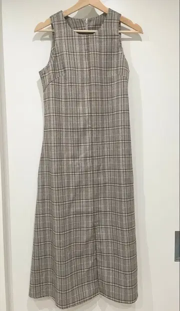 체크 무늬 슬리브리스 A라인 원피스